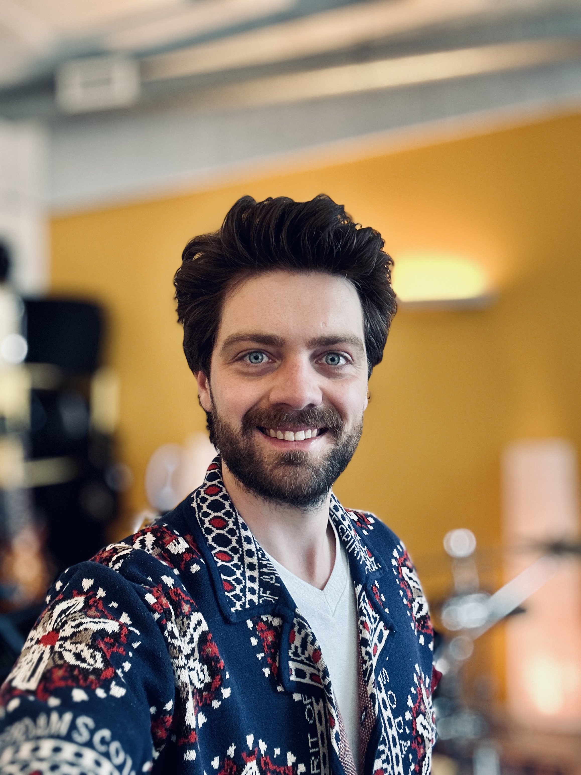 Stefan van de Brug in de studio