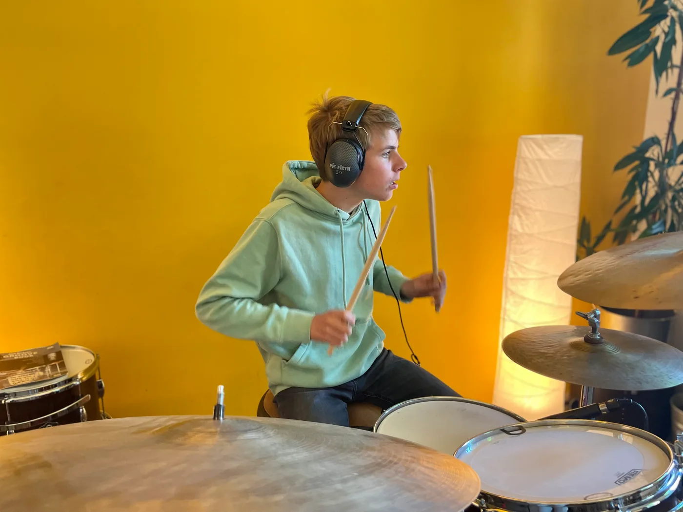 Muziek en het Neurodivergente Brein: Waarom Ritme Houvast Geeft