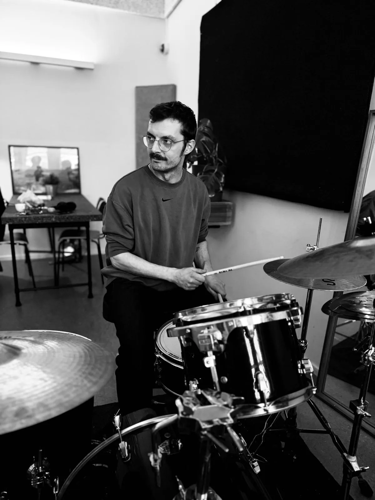 Jelle geeft drumles in Studio 13