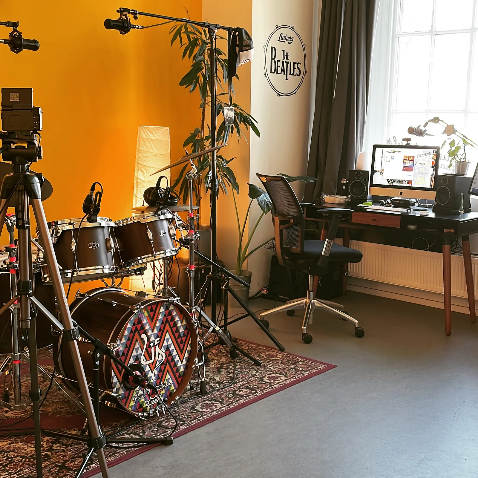 Recording setup with the George Way Walnut in The Drum Vault studio, The Hague